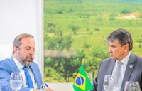 Wellington Dias e ministro de Minas e Energia debatem programas sociais e isenção na conta de luz