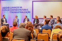 Wellington Dias participa de mesa sobre infraestrutura e desenvolvimento social no Fórum ABDIB 2023