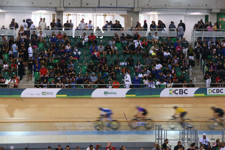 Velódromo do Parque Olímpico recebe atletas do Brasil e do exterior no Rio  Grappiling de luta livre esportiva — Ministério do Desenvolvimento e  Assistência Social, Família e Combate à Fome