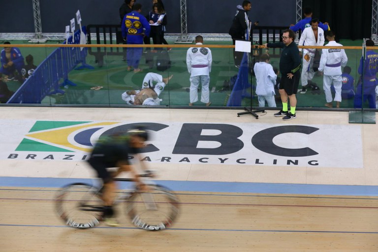 Velódromo do Parque Olímpico recebe atletas do Brasil e do exterior no Rio  Grappiling de luta livre esportiva — Ministério do Esporte