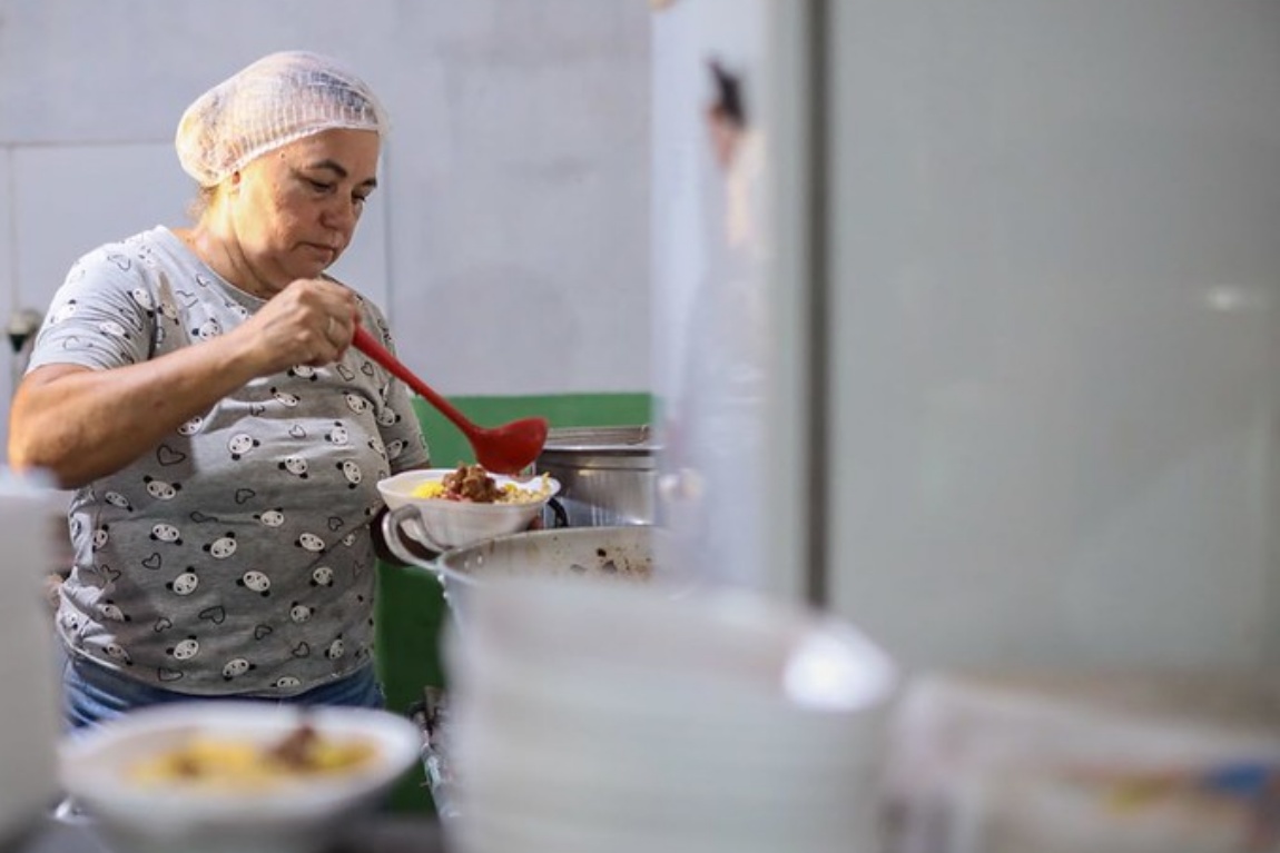 Fome cai mais de 70% entre mulheres, pessoas negras e crianças