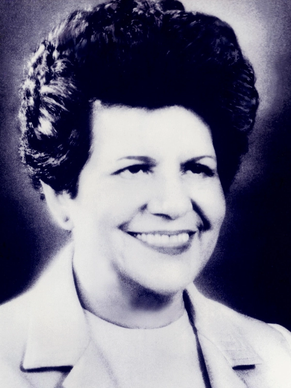 Foto em preto e branco de Francisco Luis da Silva Campos, homem de óculos e terno escuro