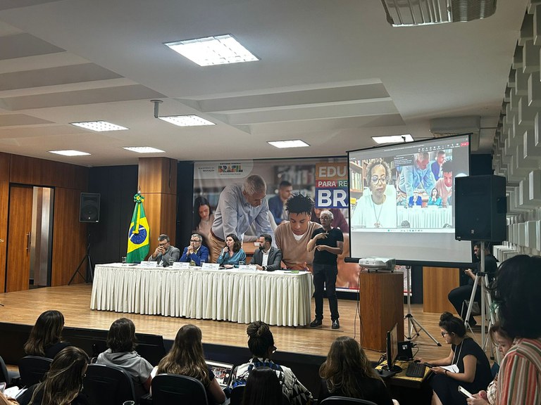 Educação básica.jpg