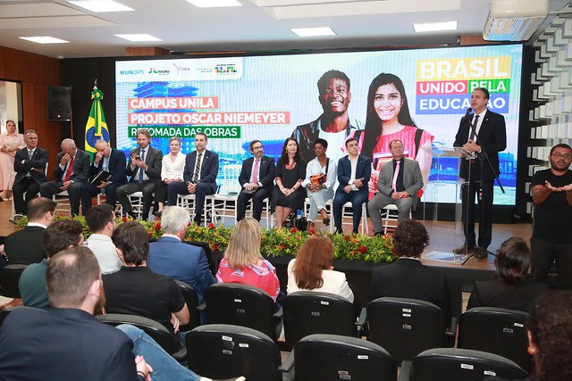 UNILA - ministro (1).jpg