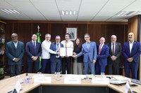 MEC assina contrato para gerir hospital da Unirio