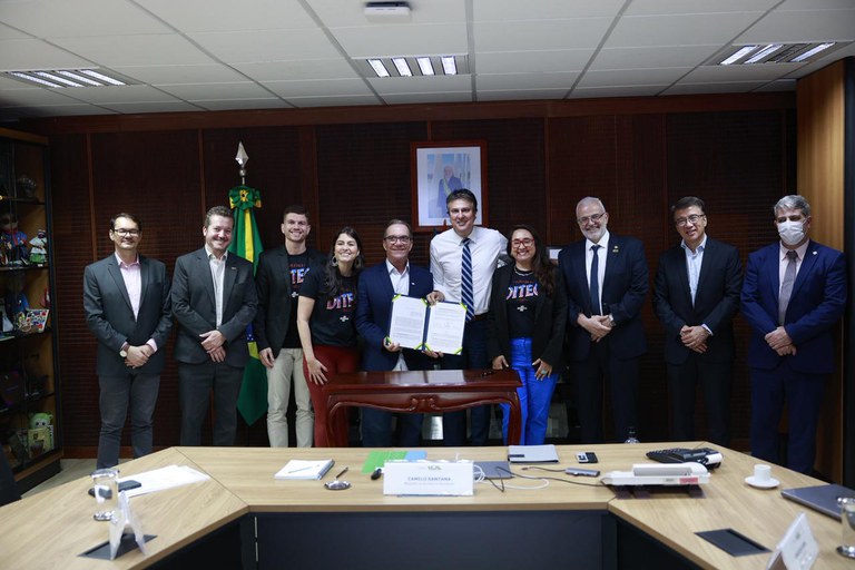 Assinatura entre MEC e Sebrae