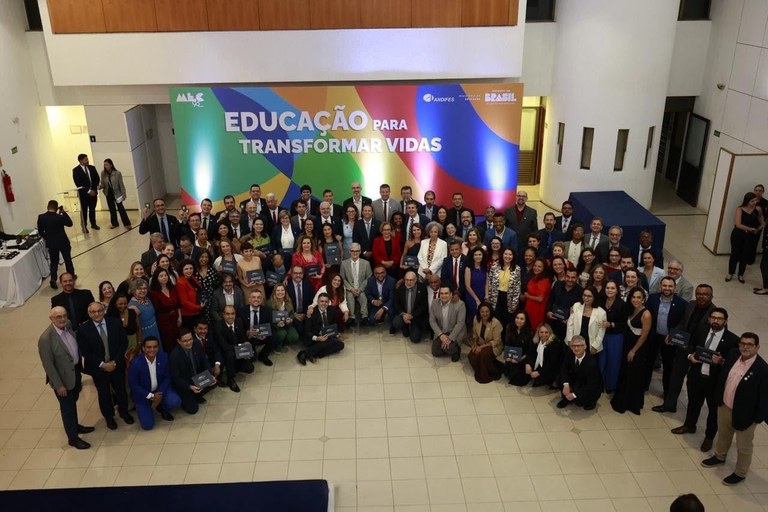 MEC entrega CNDB para reitores de universidades federais