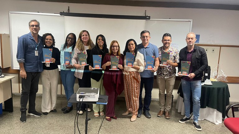 ciclo de leitura guiada escola das adolescencias.jpeg