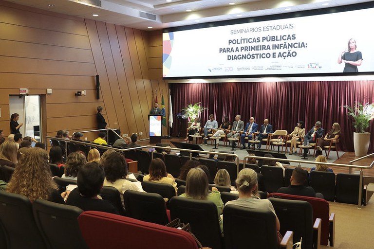 Seminário em Santa Catarina debate ações para bebês e crianças
