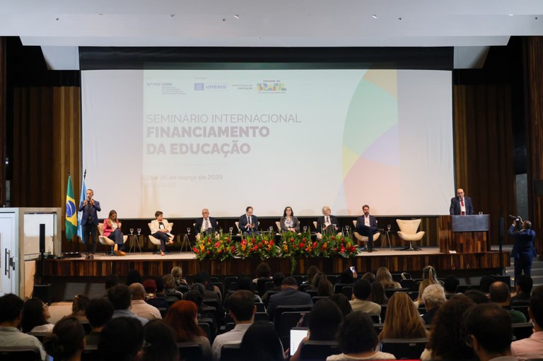 Seminário discute recursos para educação no Brasil e no mundo.jpeg