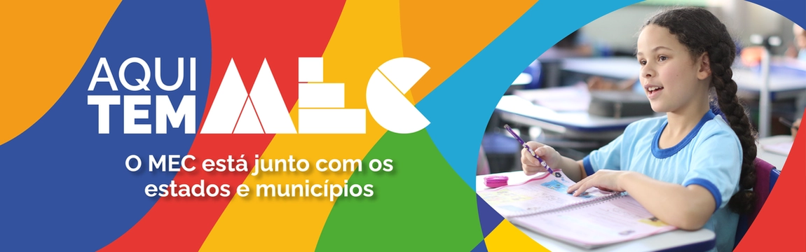 banner aqui tem mec imagem de criança em sala de aula