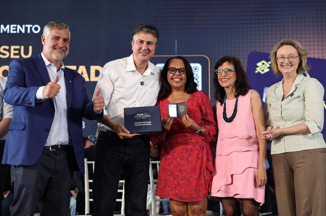 Mais de 171 mil professores do RS podem solicitar a CNDB