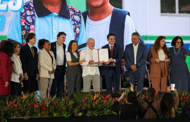 MEC inaugura mais de 100 obras da educação