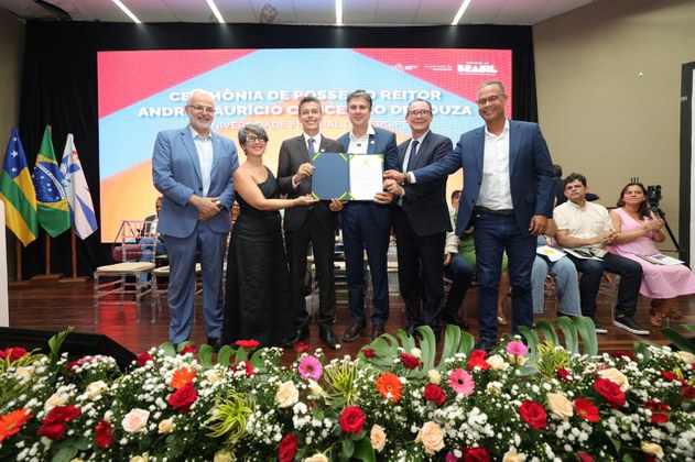 MEC empossa novo reitor da Universidade Federal de Sergipe