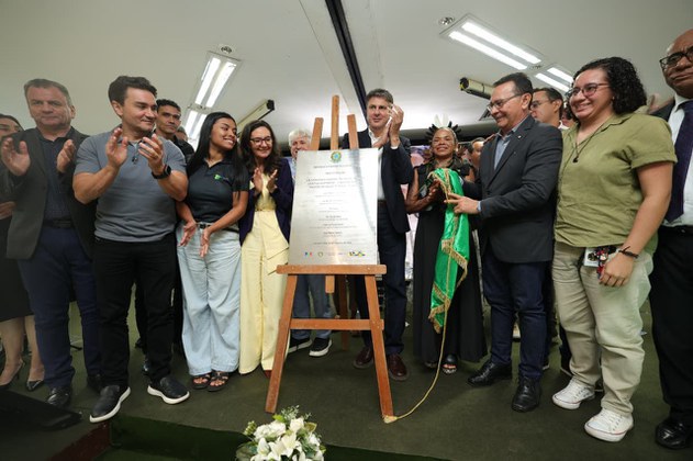 MEC empossa reitora da Ufopa e inaugura obras