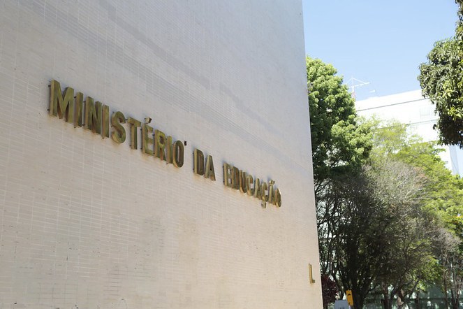 MEC repassa R$ 4,5 milhões a escolas afetadas por chuvas em MG