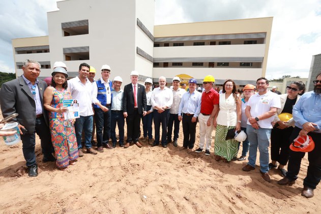 MEC vistoria obras da Universidade Federal do Norte do Tocantins