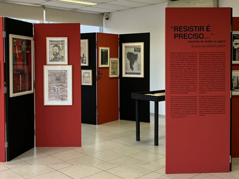 Remontagem exposição Resistir é Preciso