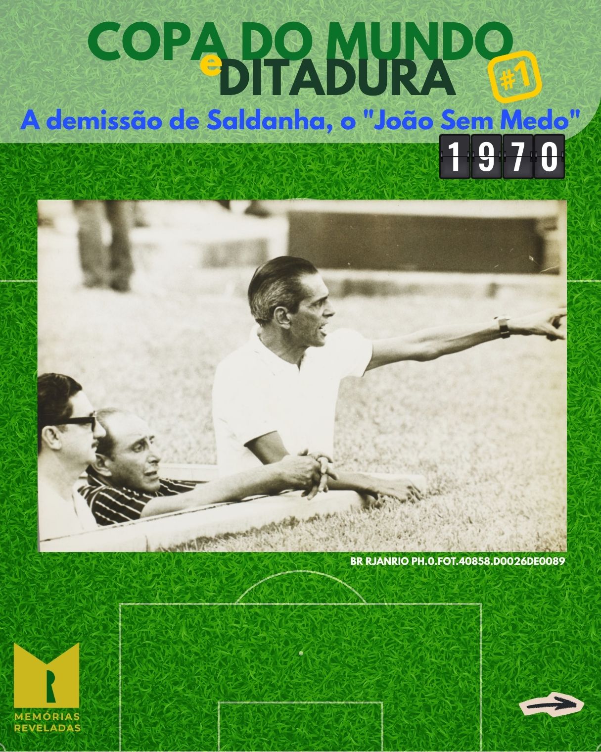 Foto de João Saldanha à beira do campo com o braço apontando em direção ao campo.