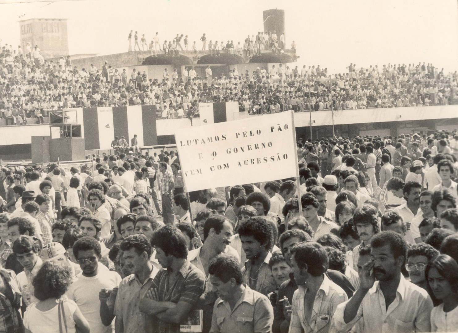 Reunião de metalúrgicos do ABC em greve em finais dos anos 1970