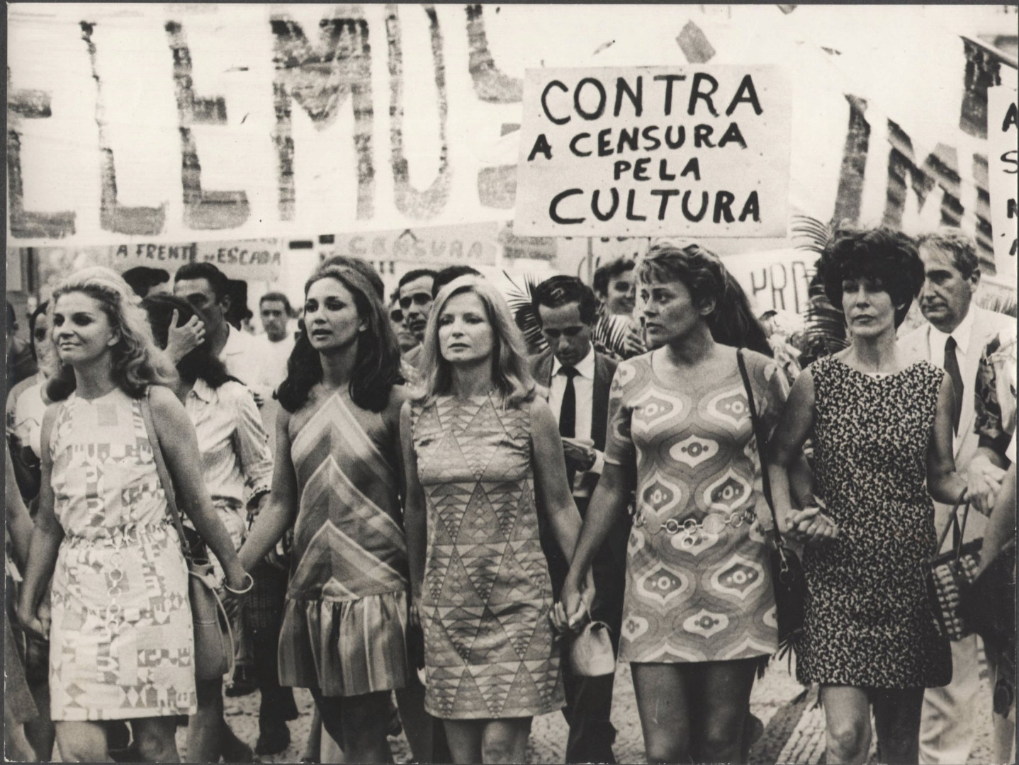 As atrizes Tônia Carreiro, Eva Wilma, Odete Lara, Norma Bengell e Ruth Escobar em passeata no Rio de Janeiro em fevereiro de 1968
