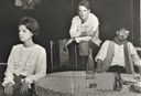 Cláudio Marzo, Célia Helena e Luiz Linhares na montagem de "Os pequenos burgueses", de Máximo Gorki, realizada pelo grupo Teatro Oficina Uzyna Uzona, em cartaz no teatro Maison de France, no Rio de Janeiro, em 1966