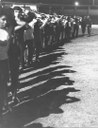 Estudantes presos em manifestação contra a ditadura enfileirados no estádio do Botafogo, no Rio de Janeiro, em junho de 1968