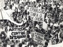 Manifestação durante o enterro do estudante Edson Luís, em março de 1968, assassinado em protesto estudantil no restaurante Calabouço, no Rio de Janeiro 