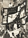 Em manifestação estudantil no Rio de Janeiro, em julho de 1968, estudantes carregam cartaz com o secundarista Edson Luís, morto pela repressão policial em março daquele ano