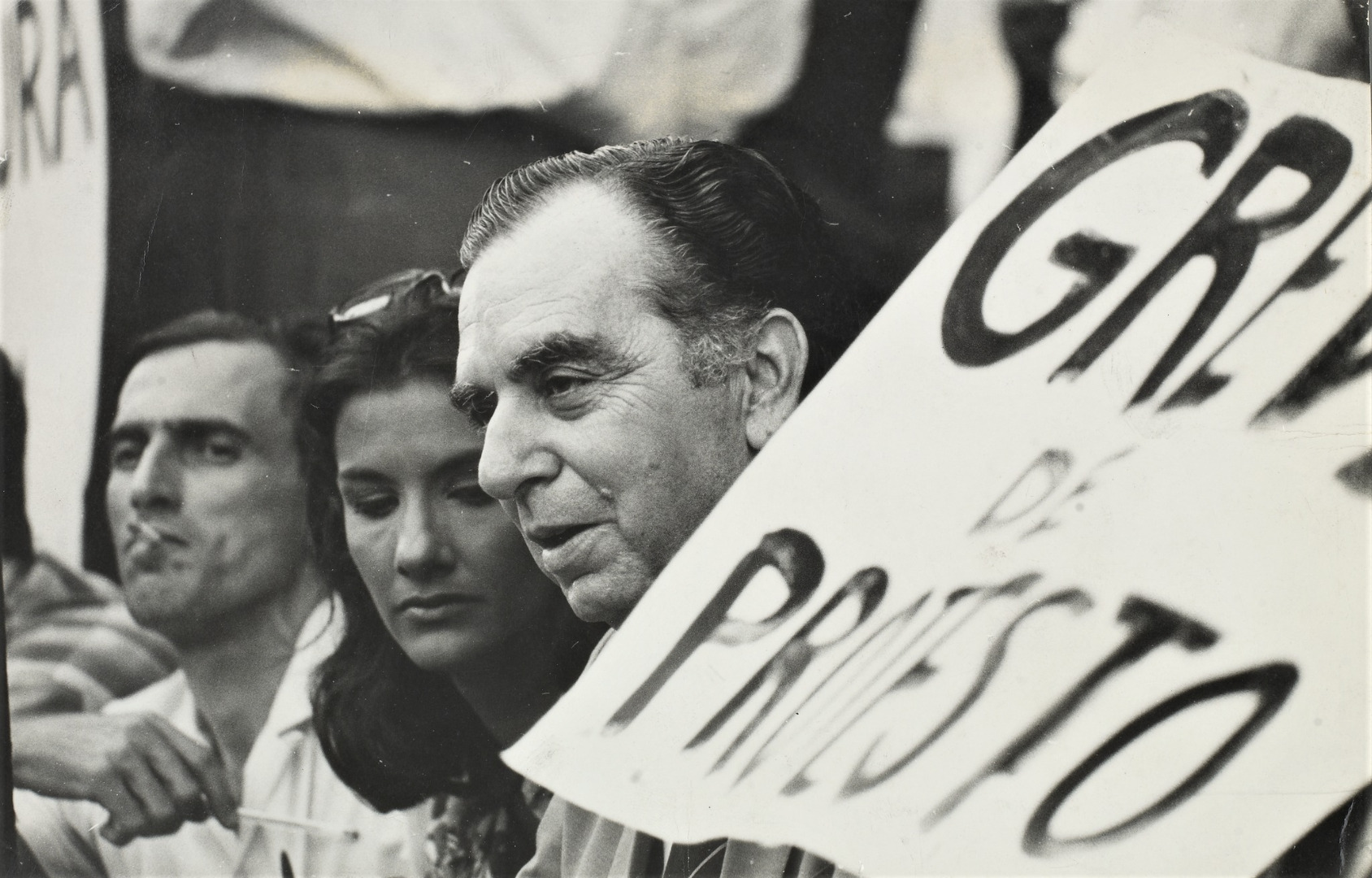 O escritor, jornalista e dramaturgo Nelson Rodrigues em manifestação contra a censura no Rio de Janeiro em fevereiro de 1968