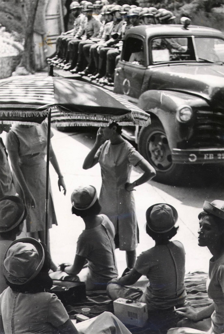Protesto de aeromoças da empresa aérea Panair do Brasil, fechada pela ditadura em 1965