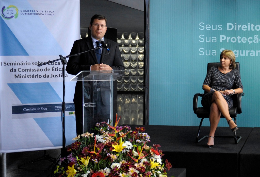 Dr. Mauro Menezes.jpg