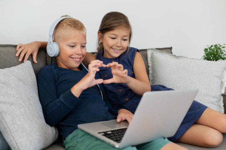 kids-ding-family-videocall.jpg