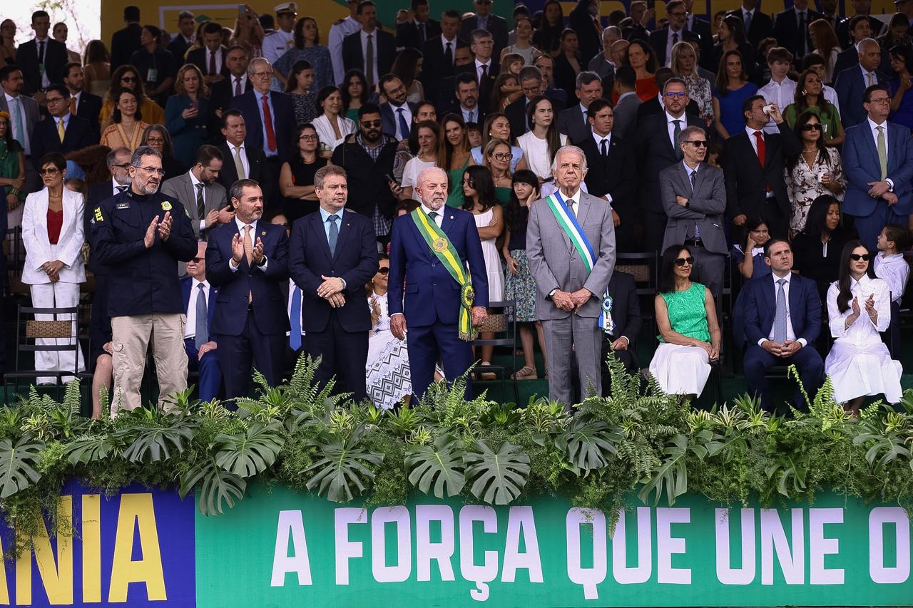 Presidente Lula e autoridades durante o desfile de 7 de Setembro de 2026 em Brasília