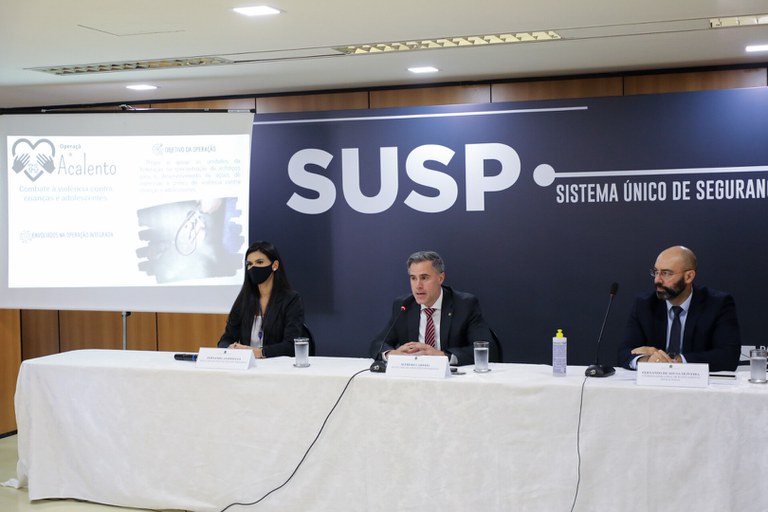 Ação inédita de combate a crimes de violência contra crianças e adolescentes prende mais de mil pessoas no país.jpg