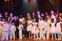 Artistas declaram apoio à causa do refúgio durante apresentação musical de crianças refugiadas