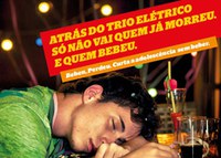 "Bebeu, perdeu": PL criminaliza venda de bebidas para menores 