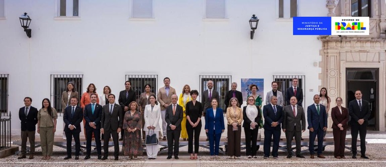 Delegações presentes no V Fórum, com participação de ministros da Espanha, Portugal, Honduras, El Salvador, Colômbia, Equador e Andorra. Foto: Divulgação/ Fórum Iberoamericano