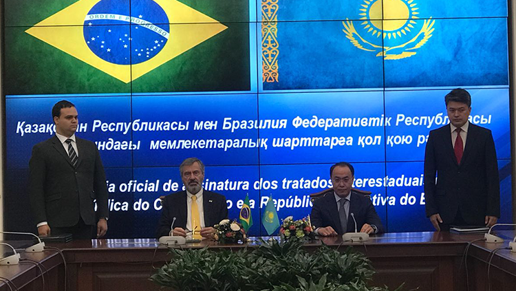 Assinatura acordo Cazaquistão