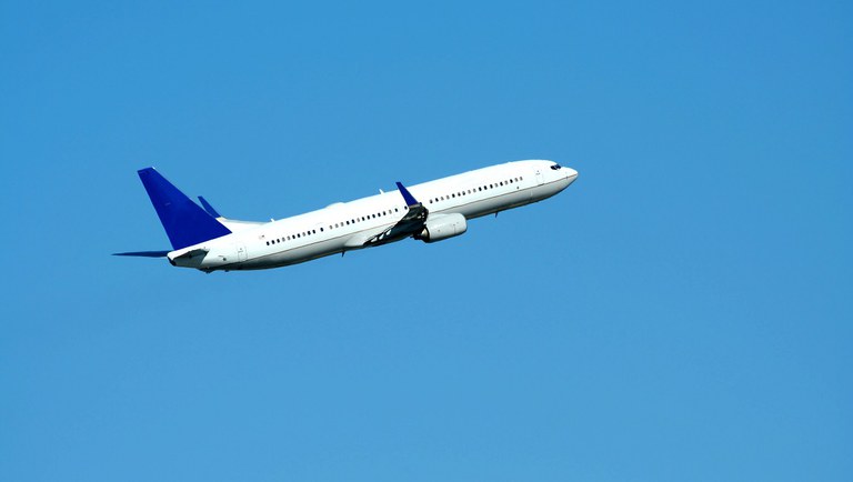 passenger-jet-plane-taking-off-2021-08-26-16-21-25-utc.JPG