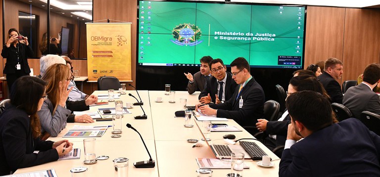 Governo debate medidas para atrair investidores imobiliários e nômades digitais ao Brasil