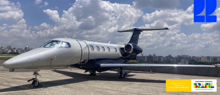 Hora do lance: MJSP leiloa aeronave, Lamborghini, gado, diamantes e ouro