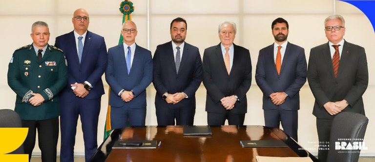 Lewandowski atende a pedido do governo do RJ e oferece 10 vagas imediatas em presídios federais para líderes criminosos