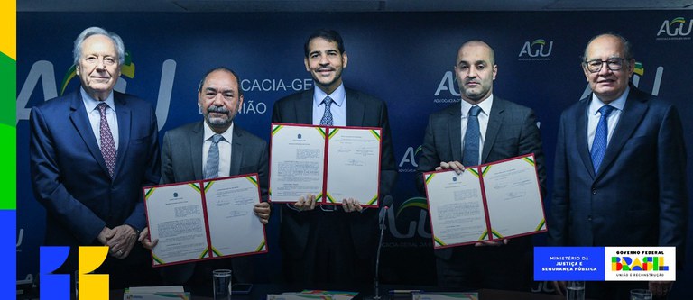 Lewandowski participa de assinatura de acordo para fortalecer democracia