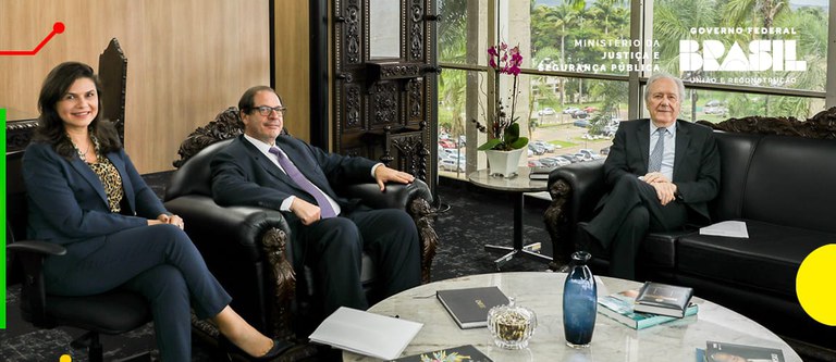 Lewandowski recebe visita do corregedor Nacional de Justiça