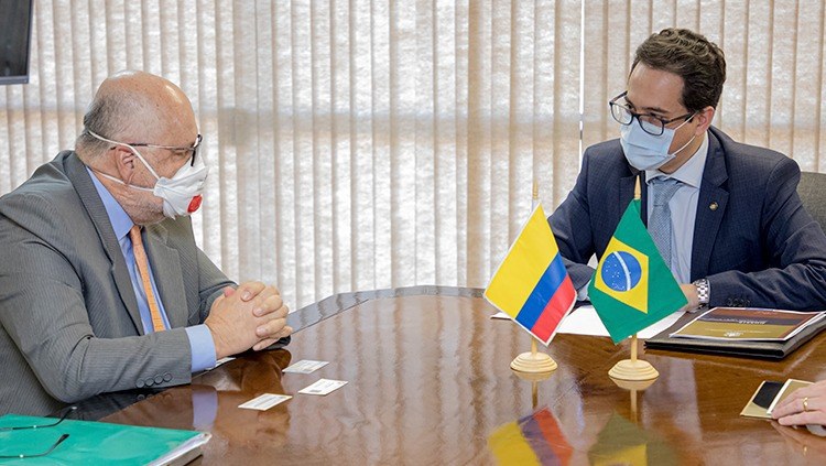 Ministério da Justiça e Segurança Pública recebe embaixador da Colômbia.jpeg