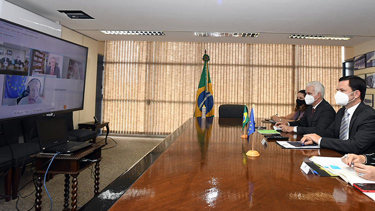 Ministro Anderson Torres se reúne com Embaixador da União Europeia no Brasil, Ignácio Ibáñez.png