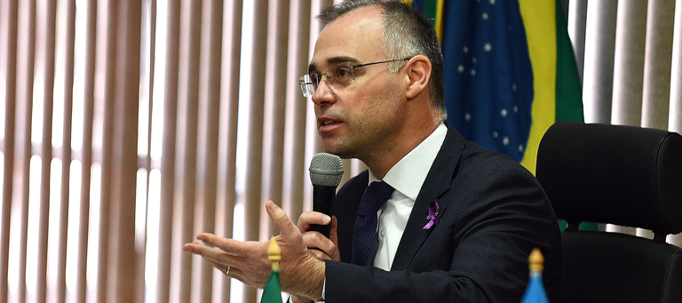 Ministro André Mendonça oferece apoio no combate aos incêndios na região do Pantanal.png