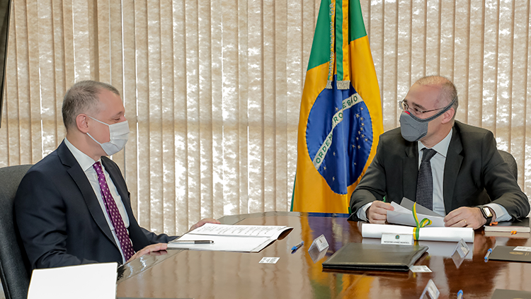 Ministro André Mendonça recebe Embaixadores do Reino Unido e da Turquia.png