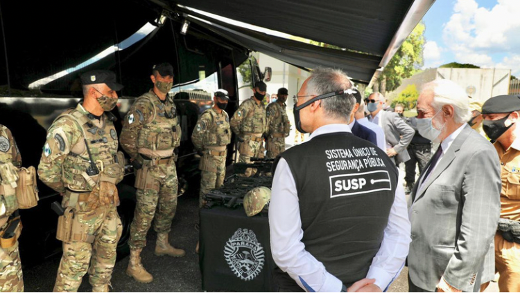 No Paraná, ministro André Mendonça acompanha Operação Independência e entrega viaturas para a Polícia Rodoviária Federal